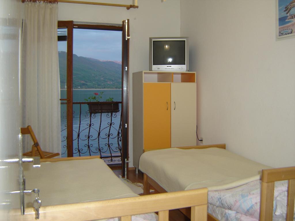 'By The Lake' Apartments Ohrid Chambre photo